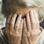 12 hábitos que afastam amigos e familiares na terceira idade e como evitá-los Imagem da página de origem