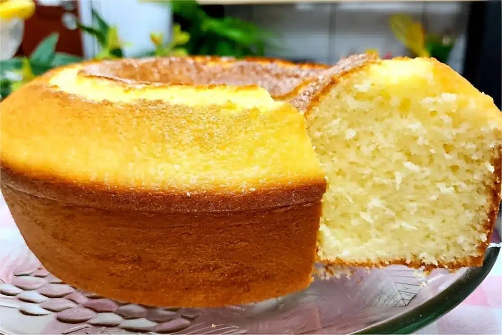 Desvende o Sabor Inesquecível do Bolo Simples da Vovó: Fofinho e Fácil!