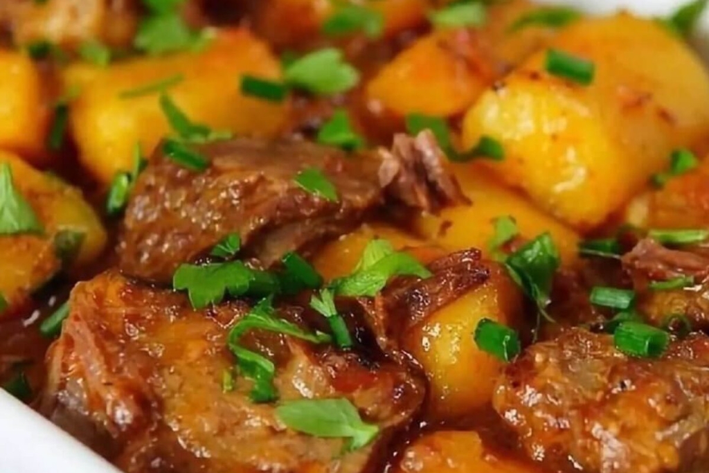 Vaca Atolada: Receita Tradicional da Roça com Caldo Irresistível