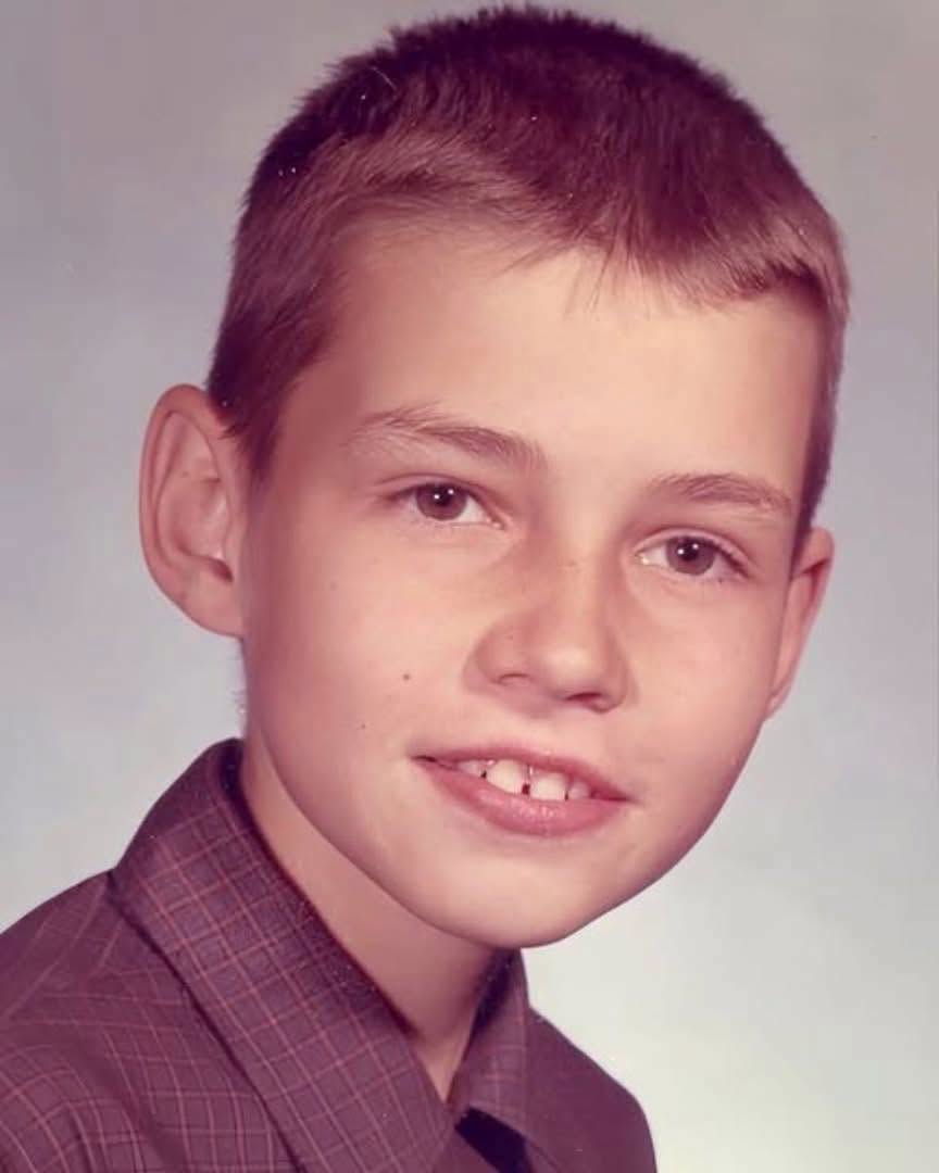 Foto Rara: Garoto de 11 Anos Antes da Fama Global em 1973!