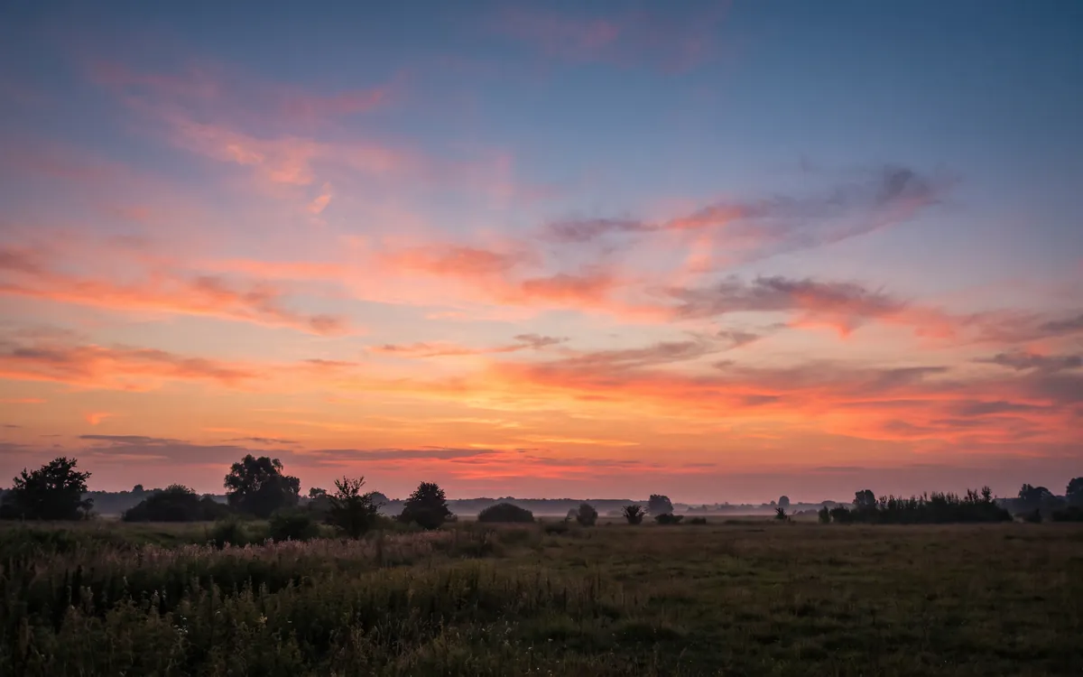 Por que o céu fica vermelho no pôr do sol?